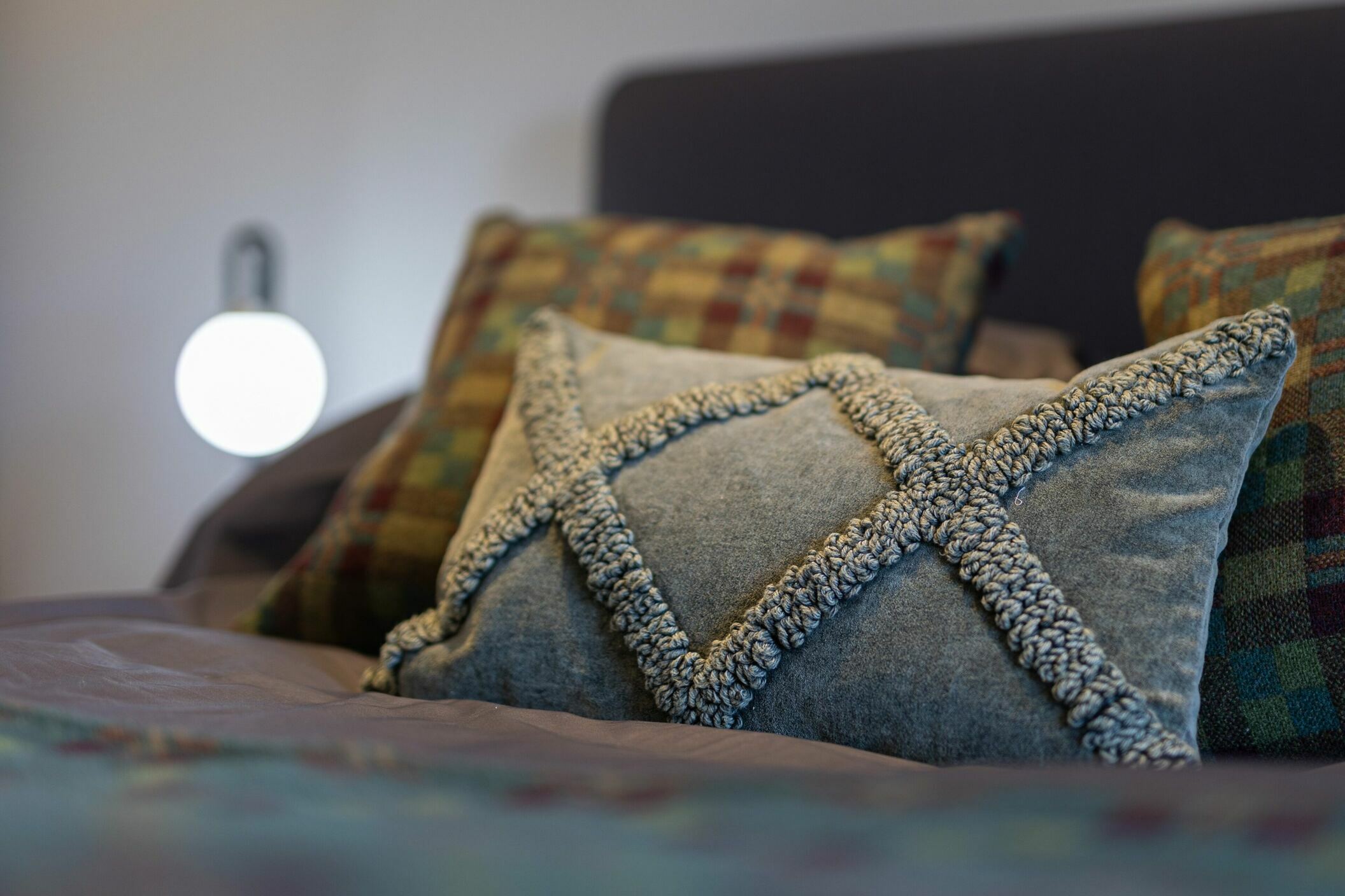 Bed 1 - Cushions - 002